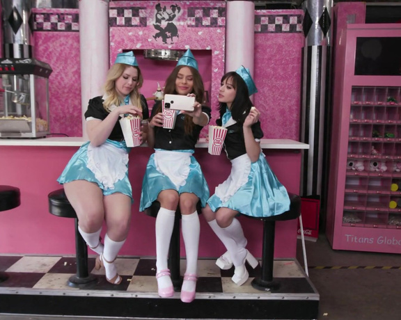 BFFS - Aria Valencia Nicole Aria And Riley Reign Soda Pops And Milkshakes (2023.03.08)