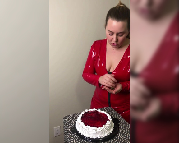 Embermae - Giantess Cake KiIIer, Giantess, Food & Object Crush, Funny, Executrix, POV, ManyVids