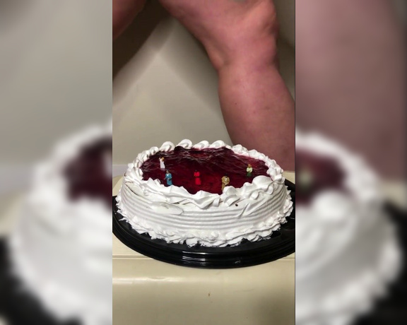 Embermae - Giantess Cake KiIIer, Giantess, Food & Object Crush, Funny, Executrix, POV, ManyVids