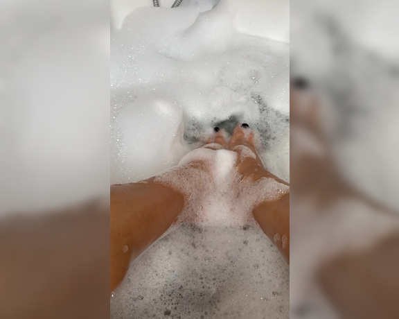 CutieDaisyMay093 - Foot JOI in the bath, Barefoot, Bubbles, Feet JOI, Foot Fetish, Foot Worship, ManyVids