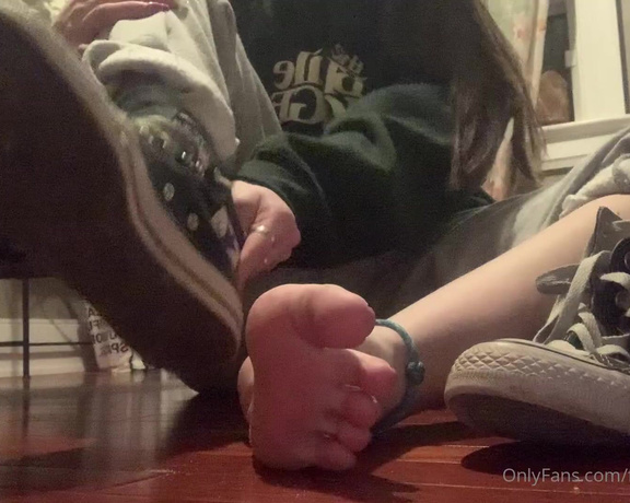 Footsie-Worship - Be a good boy  rub my feet,  Solo, Amateur, Feet