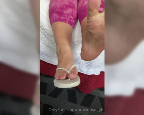 Preciousdigits - A flip flop tease Kk (07.04.2021)