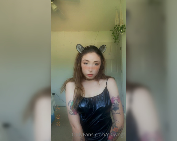 Cl0wngf - Raccoon gf says starting ur morning off by cumming keeps the doctors away