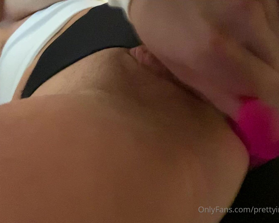 Pretty in Pink - Squirting during lunch break