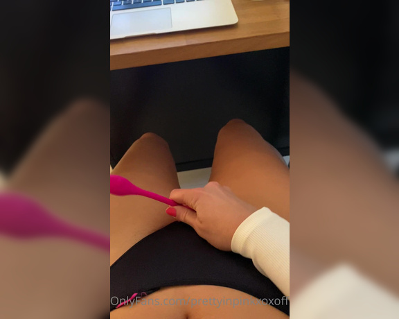 Pretty in Pink - Squirting during lunch break