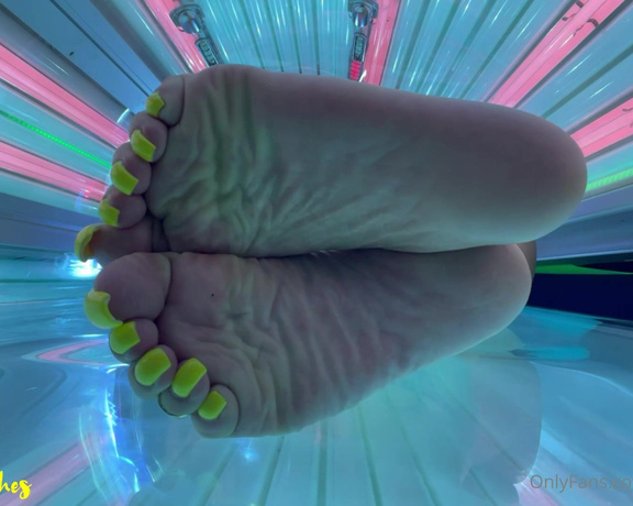 SnowyArches - Nothing sexier than tanning bed Wrankles.