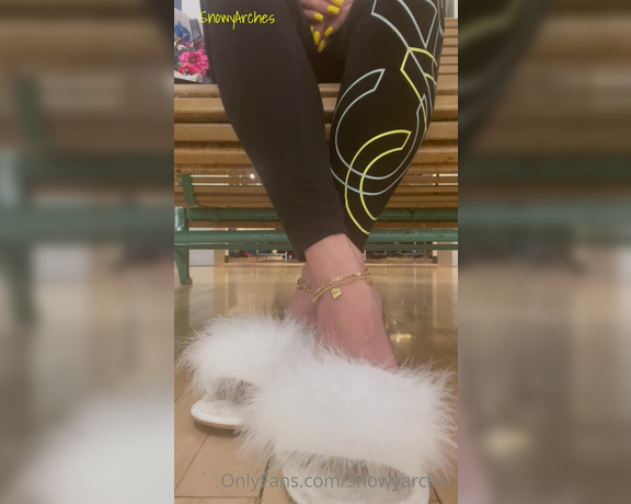 SnowyArches - I love showing these sexy toes in public. I wonder if anyone noticed what