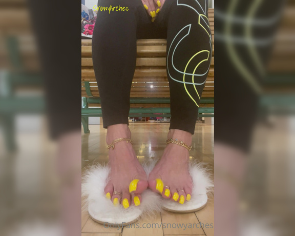 SnowyArches - I love showing these sexy toes in public. I wonder if anyone noticed what