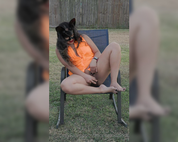 MomNxxtDoor - I Got So Horny Outside Doing A Photoshoot. I Just Had To Pull Out My . Inch BBC Dildo