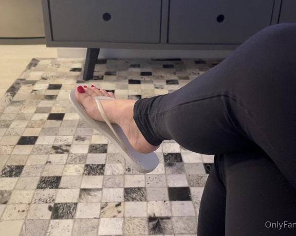 Luna Feet - Gravei esse vdeo agora para mostrar minhas unhas vermelhas Essa semana gravarei novos v