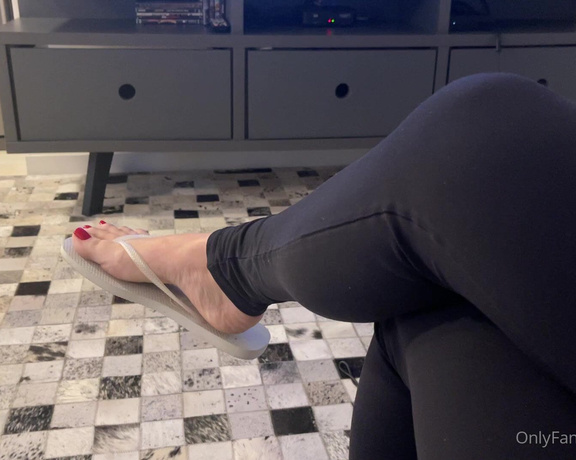 Luna Feet - Gravei esse vdeo agora para mostrar minhas unhas vermelhas Essa semana gravarei novos v