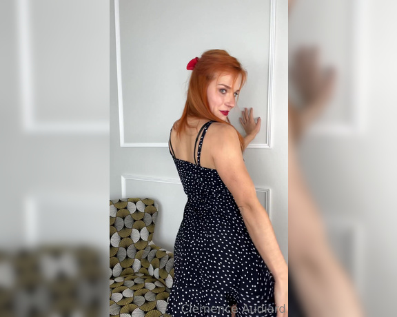 Clemence audiard  - Je nai pas pu rsister une petite dance avec cette robe super sexy