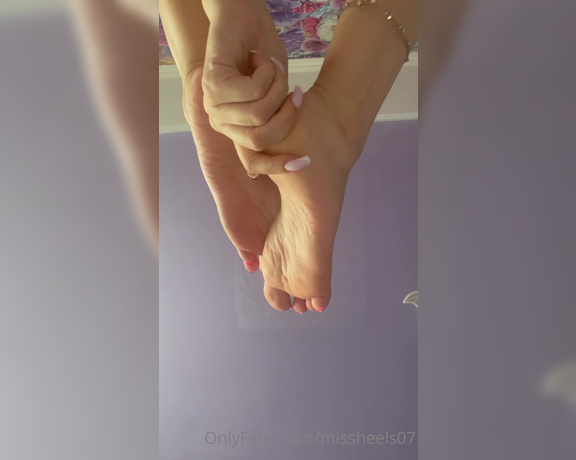 Missheels07  - Time to lick my soles
