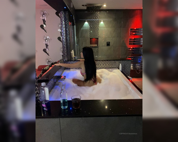 Lexidollxxx  - Do you wish you were this tub with me I’m such a hot fuckdoll with a body made for fucking