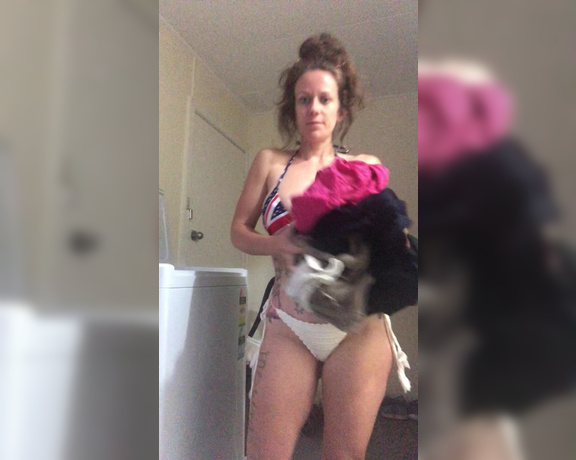 Melody Radford - Watch me do my laundry in a bikini