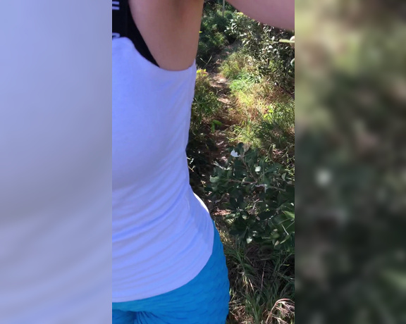 Melody Radford - OUTDOORS BLOWJOB We went for a walk up a mountain today and my booty drove him wild. You a