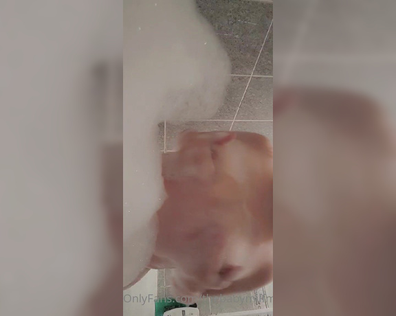 Lexii_louu - Getting my tits all soapy and wet, just need your dick slipping betw
