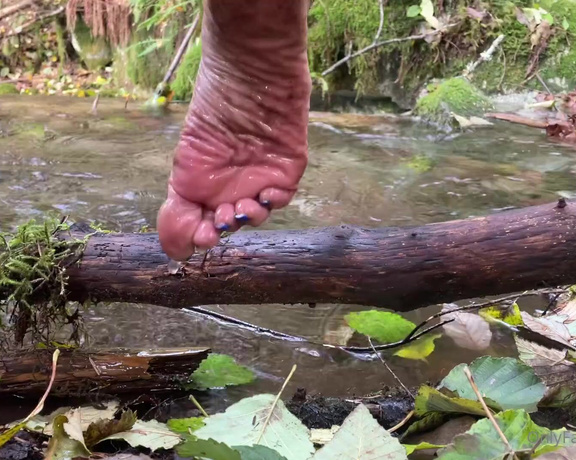 Lehlani - Cleaning my feet at the river a while ago