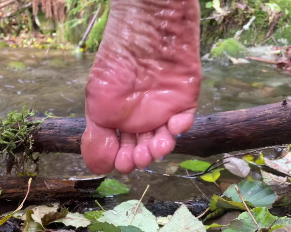 Lehlani - Cleaning my feet at the river a while ago