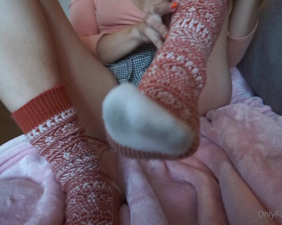 Lehlani - Handjob  Footjob with my new Autumn nails (Sock removal, second video