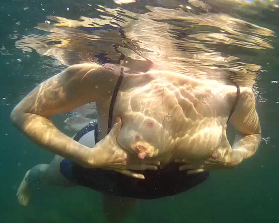 PregnantMiodelka - Diver filmed a girl fingering underwater, Public Nudity, Public Outdoor, Hairy, Masturbation, Underwater Fetish, ManyVids