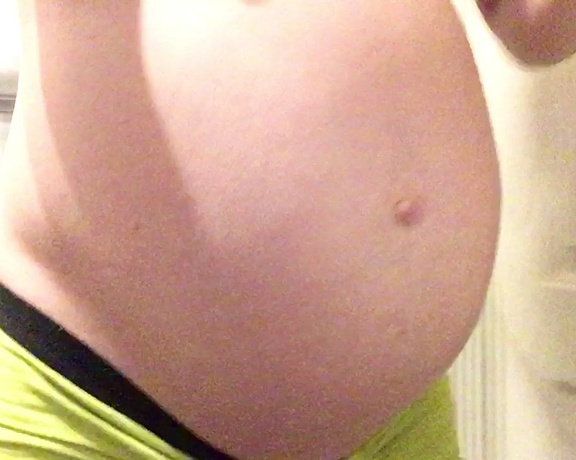 PregnantMiodelka - Pregnant 37 weeks pee desperation, Pee, Toilet Fetish, Desperation, Pregnant, Belly Fetish, ManyVids
