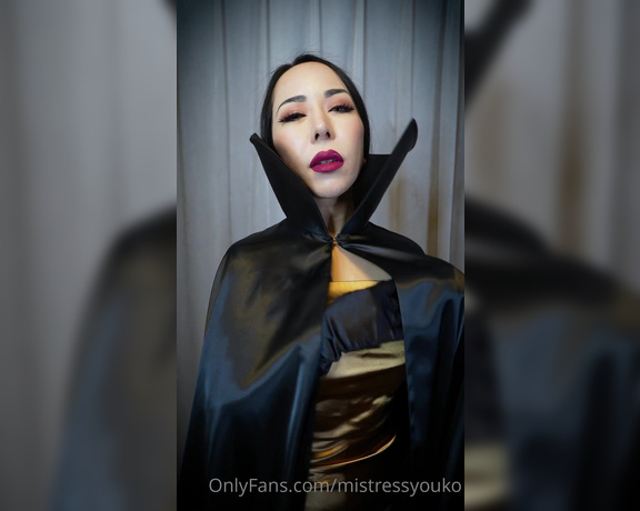 Mistress Youko - If you want to touch my noble satin cape, you need to sacrifice yourself and beg me hard.