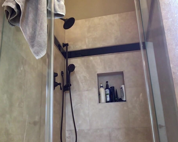 Dee Siren - Cleaning the shower yesterday Part