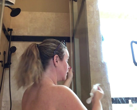 Dee Siren - Cleaning the shower yesterday Part