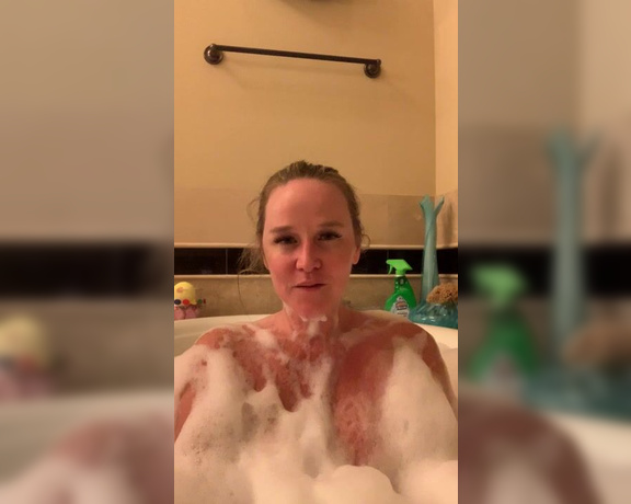 Dee Siren - Bubble bath time