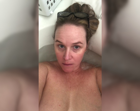 Dee Siren - Warm bath after the gym