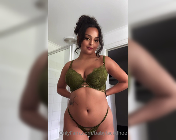 Kikikattan -(Kira kattan) - Bought this gorgeous green robe and lingerie set the other day, i feel like an emerald god