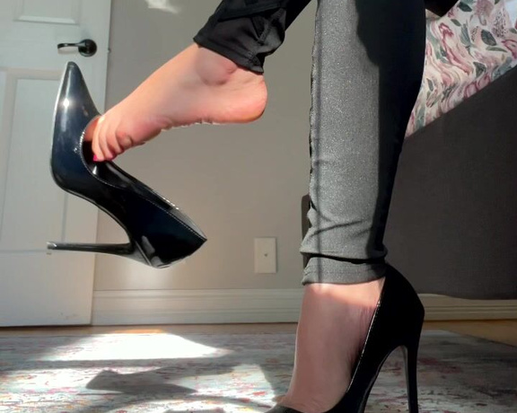 Mxdchai -(Kajol) - I want to dangle these sexy black heels in your face and watch you get weak when they drop