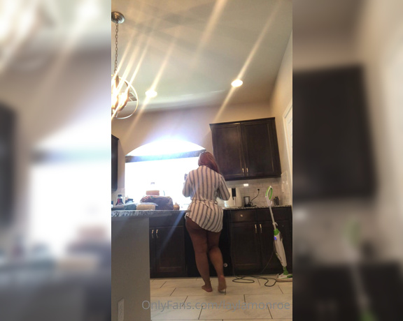 Laylamonroe -(Layla Monroe) - Let me feed you daddy cook with me on on one