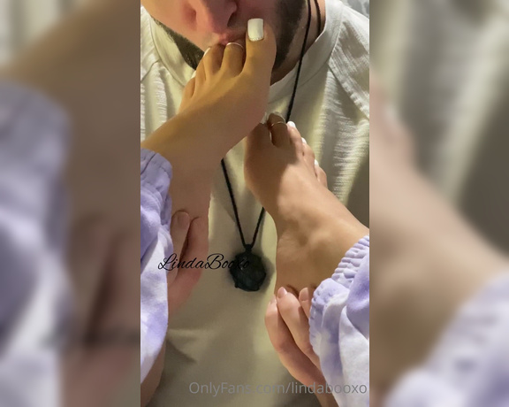 Lindabooxo - (Linda Boo) - Never really had anyone worship my toesies before and I must say it tickles as hell but