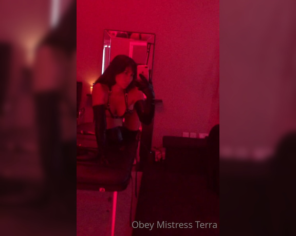 Obeymistressterra - (Dominant Mommy) - Im back bitches! waiting in my dungeon ready to worshiped