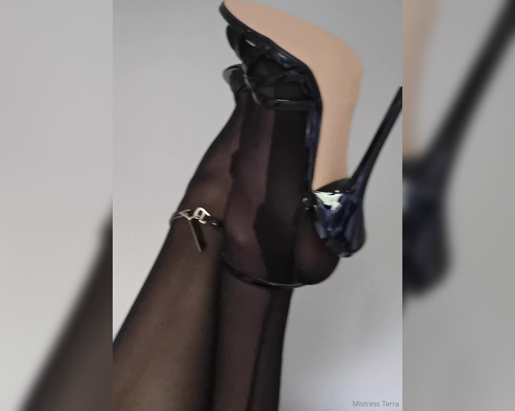 Obeymistressterra - (Dominant Mommy) - Laying on my bed with my fetish ultra high heels and stockings