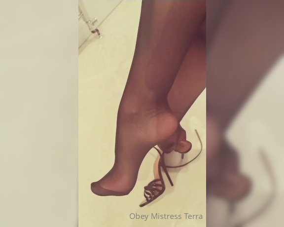 Obeymistressterra - (Dominant Mommy) - Are you obsessed with perfect feet in nylons and high heels Then this clip will drive you wild.