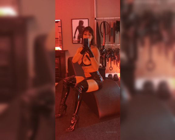 Obeymistressterra - (Dominant Mommy) - Shiney boots trigger you off