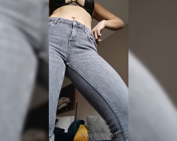 Obeymistressterra - (Dominant Mommy) - Worship my ass in jeans