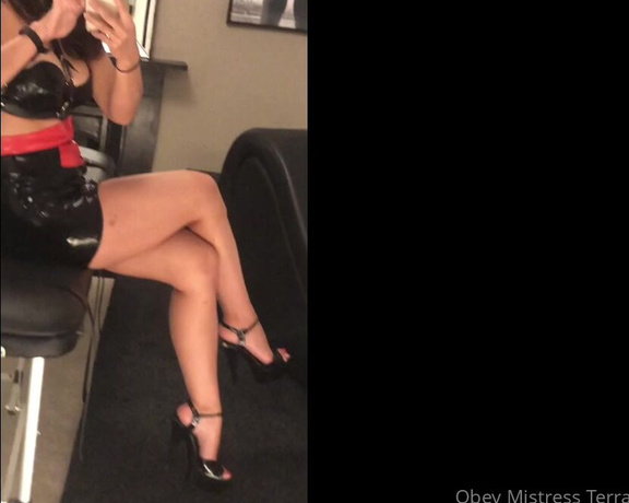 Obeymistressterra - (Dominant Mommy) - I’ve got a little surprise for you in between my legs