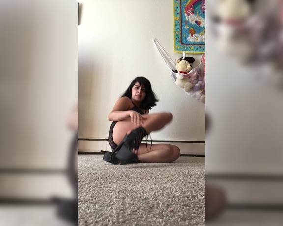 Monalovesmoaning - (Mona Flowers) - A little clumsy but here’s a video of me dancing in my stripper heels!