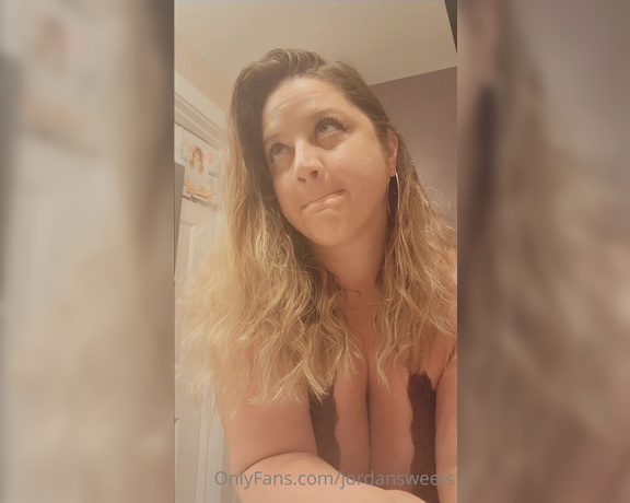 Jordansweets - (Jordan) - Its only Sunday morning but Im already warmed up and waiting for the one who does my body so well.