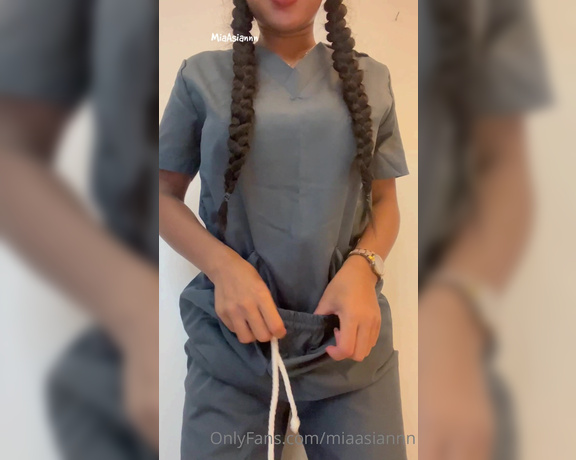 Miaasiannn - (Mia Asian) - How do I look in scrubs