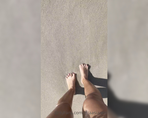 Miaasiannn - (Mia Asian) - I love walking on the beach with my bare and sweet feet