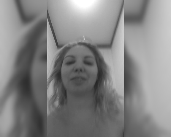 Kiki_daire - (Kiki Daire) - A little shower video