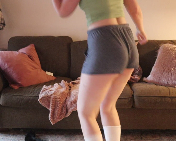 Volatilebabygirl - Naughty sarcastic step sister gets home from dancing and wants to show off her kitty butt plug!