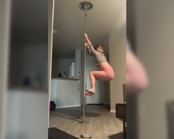 Katiekushxx - (Katie Kush) - Practiced on the pole a little yesterday my strength is getting so much
