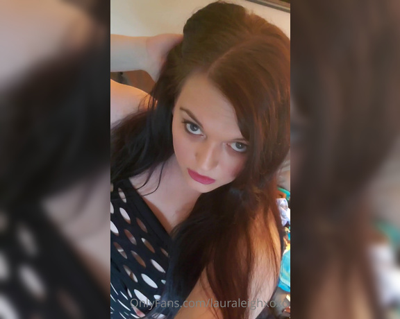 Lauraleighxoxo - (Laura Johnson) - Keep it on, or off