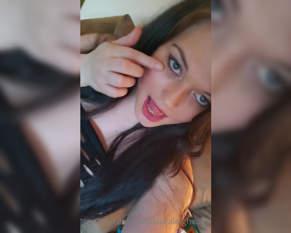 Lauraleighxoxo - (Laura Johnson) - Keep it on, or off